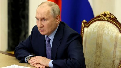 Путин на заседании Совбеза предложил обсудить организацию работы загранучреждений РФ